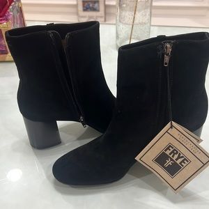 Women’s size 10 Frye suede boots - black